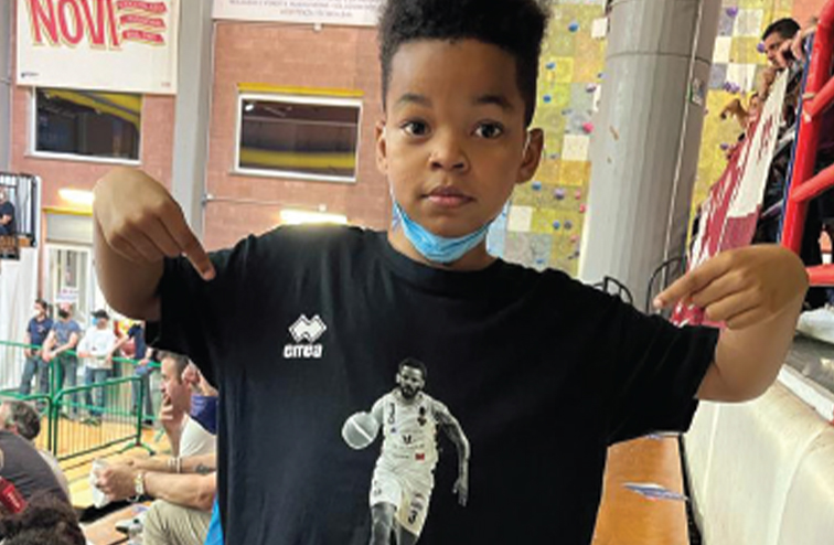Wright's son wearing his father's Bertram shirt. 