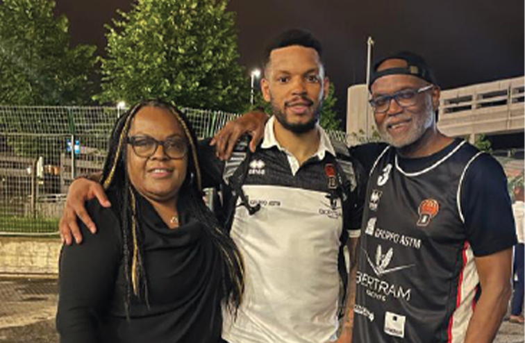 Wright with his parents, Diane and Orlando.