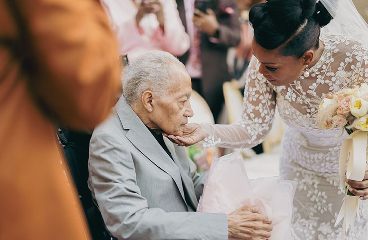 Yvette Nicole Brown and her father on her wedding day.